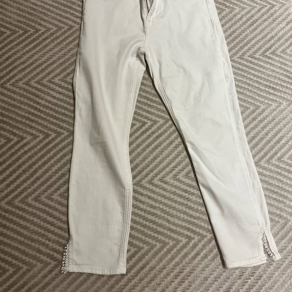 White Cropped Ankle Jeans with Seam Detail